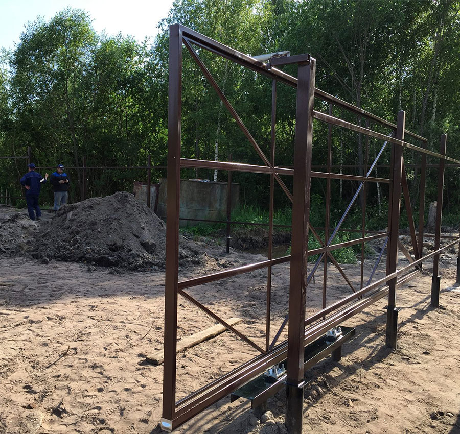 Варианты ворот на винтовых сваях в Карачаево-Черкессии